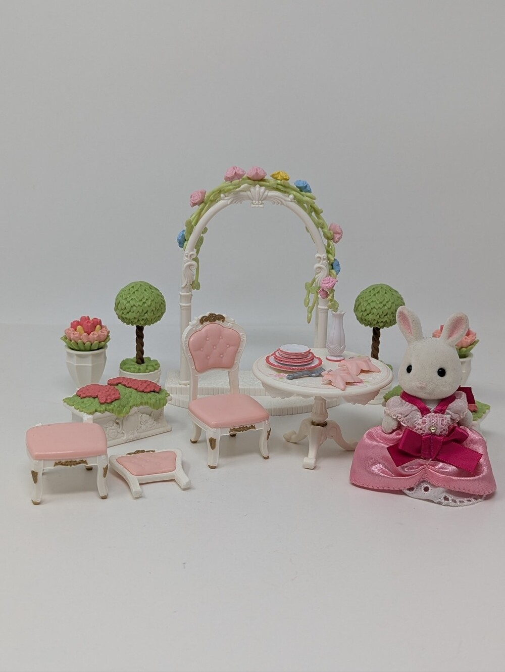 Sylvanian Families Rose Tea Party Maisie Snow Calico Critters Not Complete